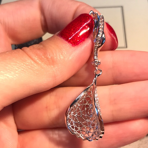 🌟 Platinum Plated CZ Earrings - Picture 3 of 4